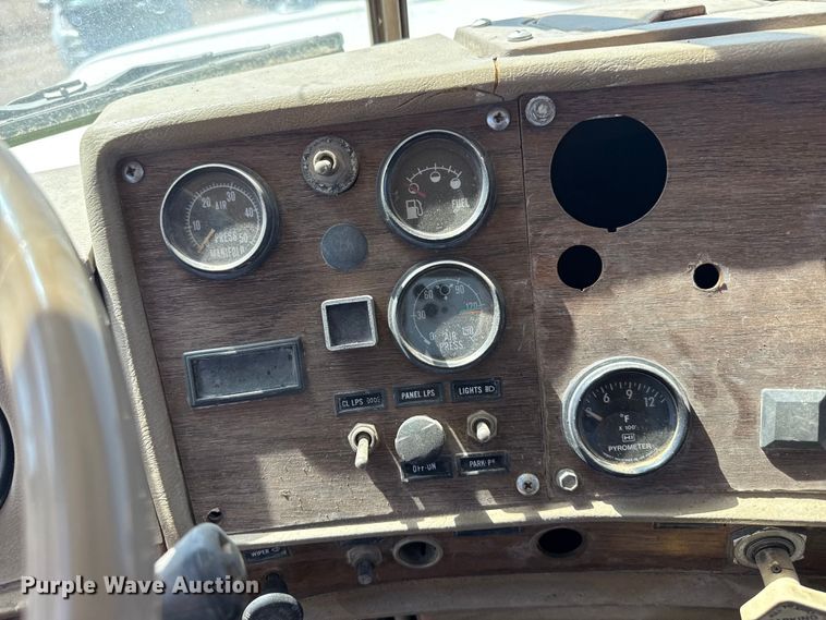 image for item DZ5338 1981 Mack R686ST dump truck