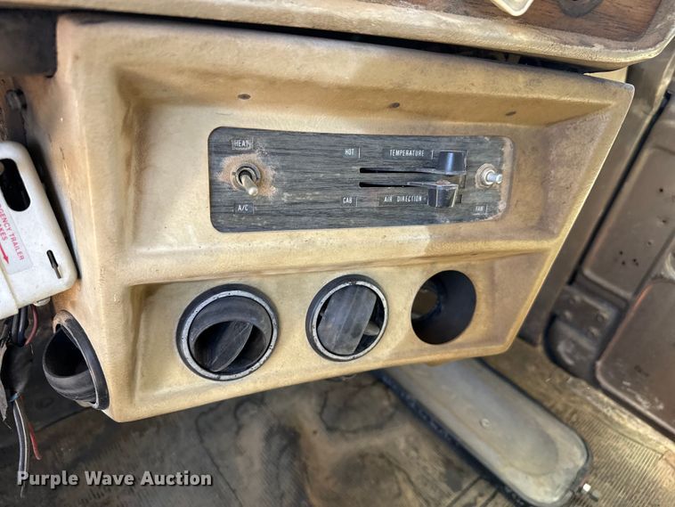 image for item DZ5338 1981 Mack R686ST dump truck