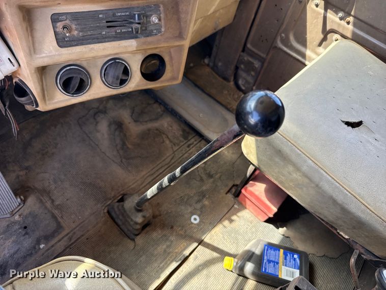 image for item DZ5338 1981 Mack R686ST dump truck