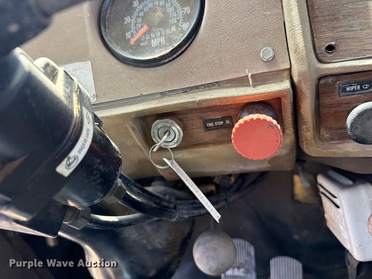 image for item DZ5338 1981 Mack R686ST dump truck