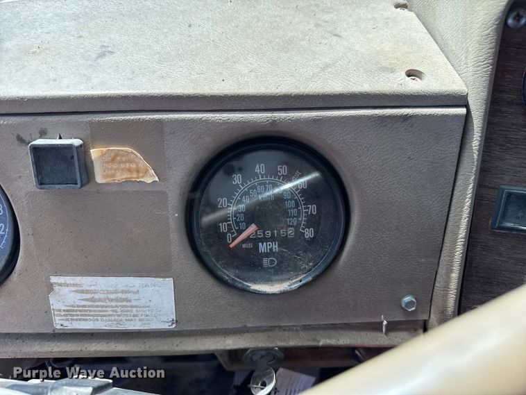 image for item DZ5338 1981 Mack R686ST dump truck