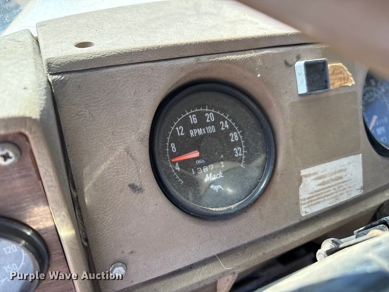 image for item DZ5338 1981 Mack R686ST dump truck