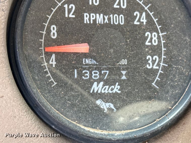 image for item DZ5338 1981 Mack R686ST dump truck