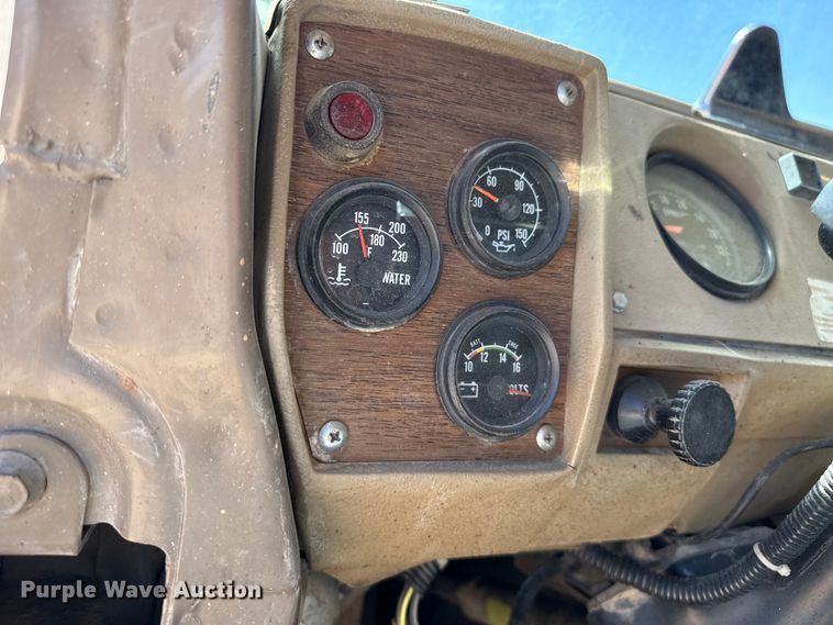 image for item DZ5338 1981 Mack R686ST dump truck