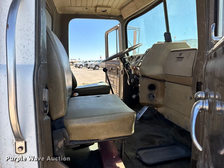 image for item DZ5338 1981 Mack R686ST dump truck