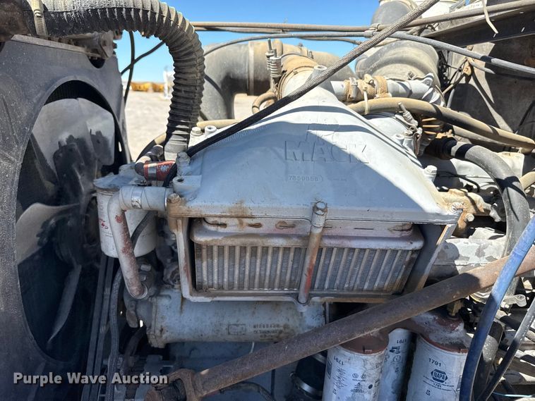 image for item DZ5338 1981 Mack R686ST dump truck