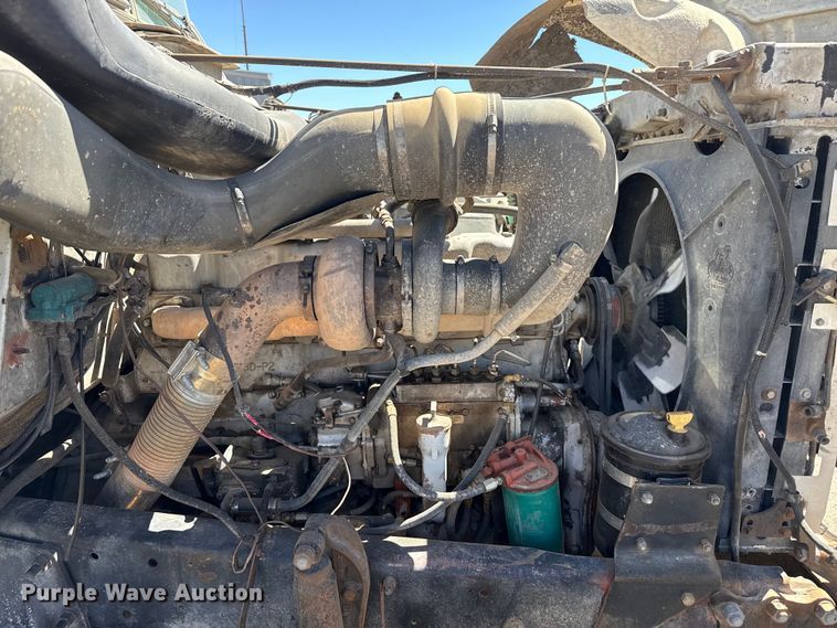 image for item DZ5338 1981 Mack R686ST dump truck