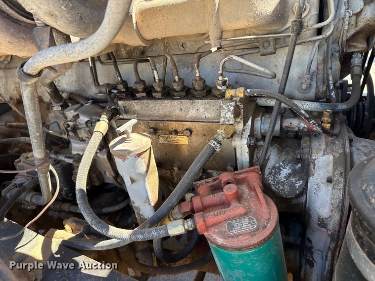 image for item DZ5338 1981 Mack R686ST dump truck