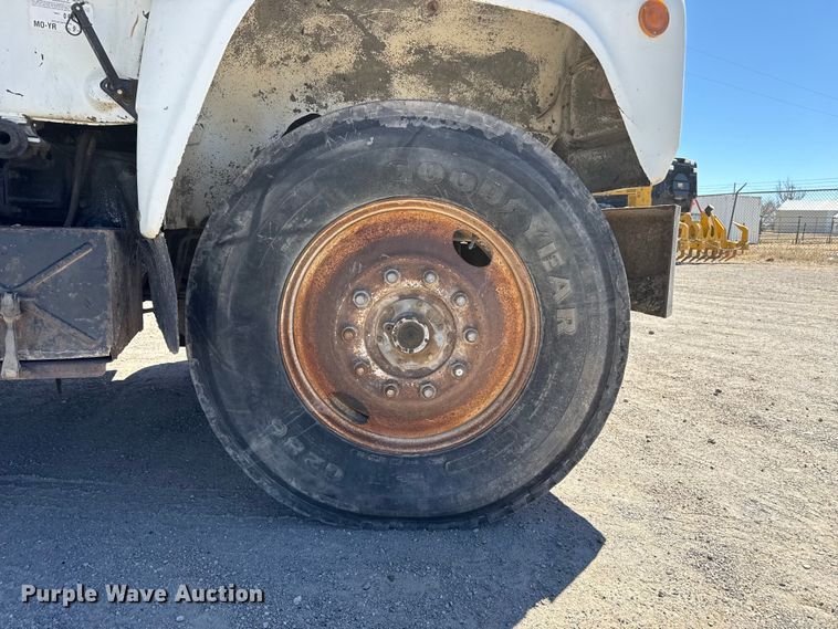 image for item DZ5338 1981 Mack R686ST dump truck