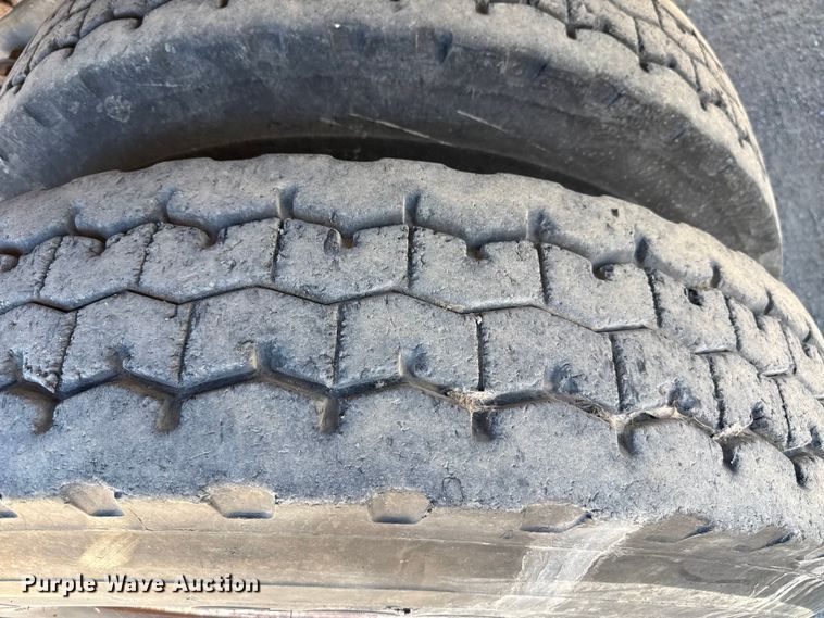 image for item DZ5338 1981 Mack R686ST dump truck