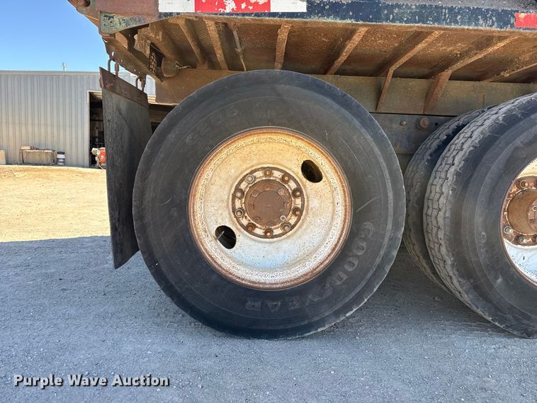 image for item DZ5338 1981 Mack R686ST dump truck