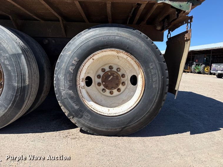 image for item DZ5338 1981 Mack R686ST dump truck