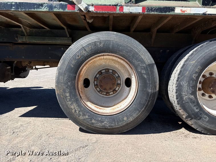 image for item DZ5338 1981 Mack R686ST dump truck