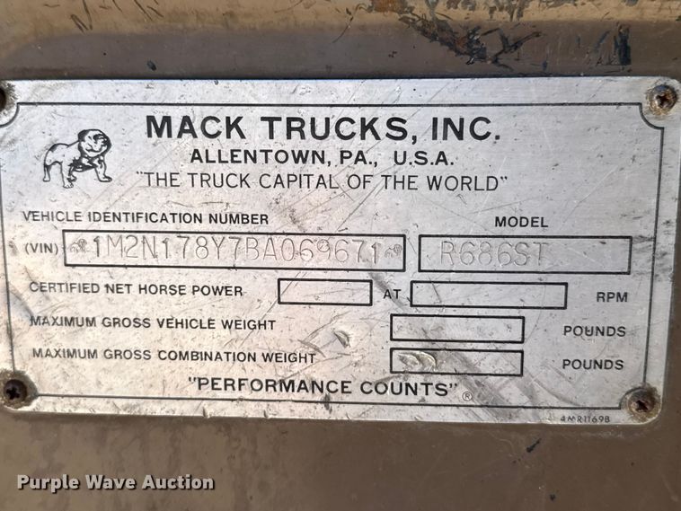 image for item DZ5338 1981 Mack R686ST dump truck