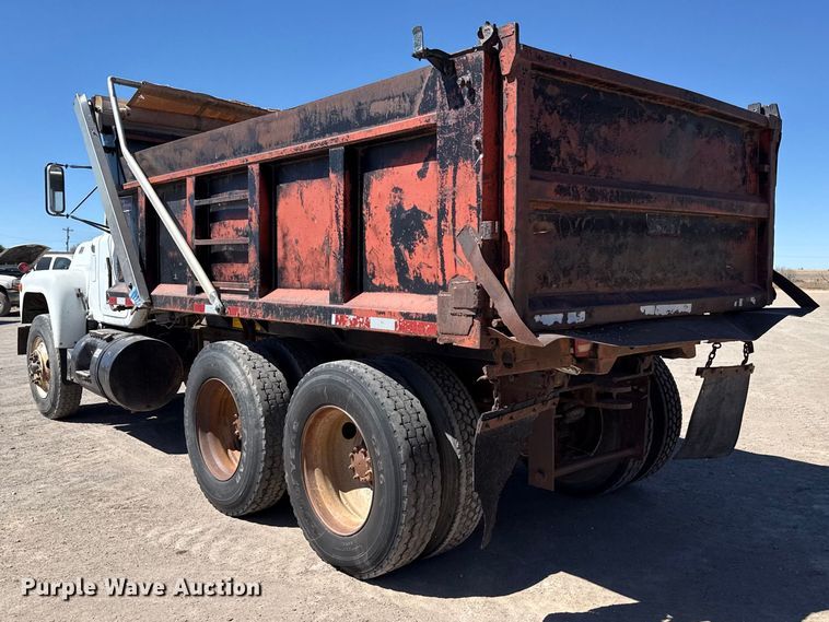 image for item DZ5339 1982 Mack R686ST dump truck