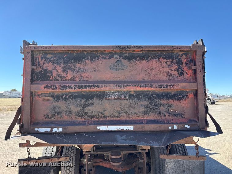image for item DZ5339 1982 Mack R686ST dump truck