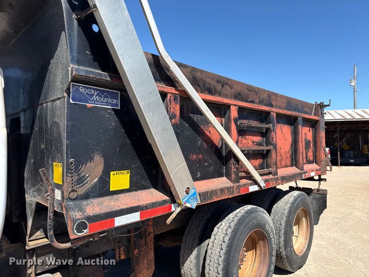 image for item DZ5339 1982 Mack R686ST dump truck