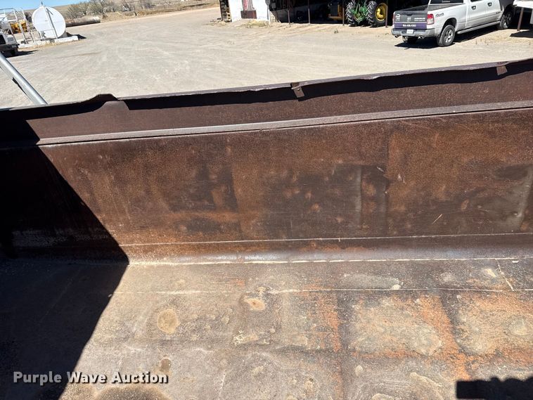 image for item DZ5339 1982 Mack R686ST dump truck