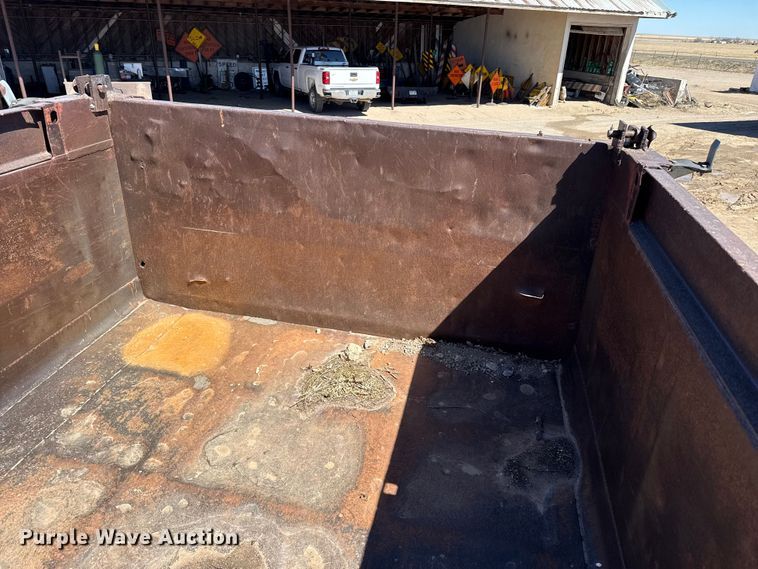 image for item DZ5339 1982 Mack R686ST dump truck