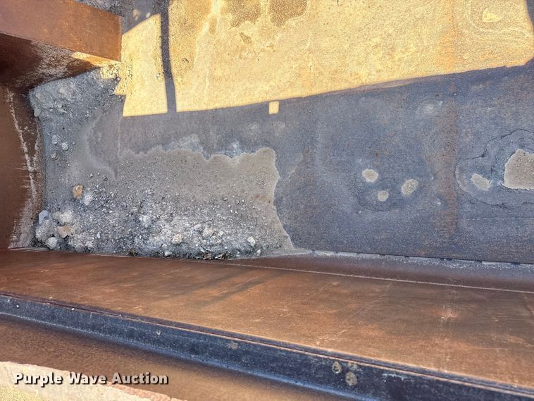 image for item DZ5339 1982 Mack R686ST dump truck