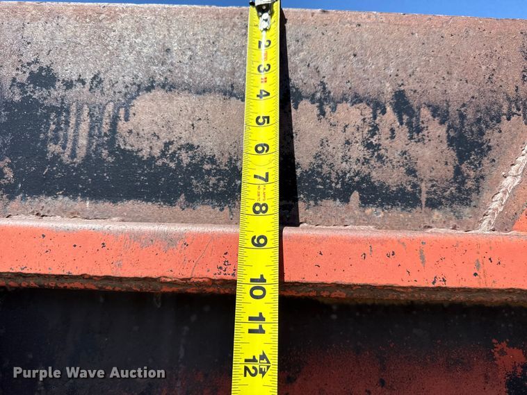 image for item DZ5339 1982 Mack R686ST dump truck