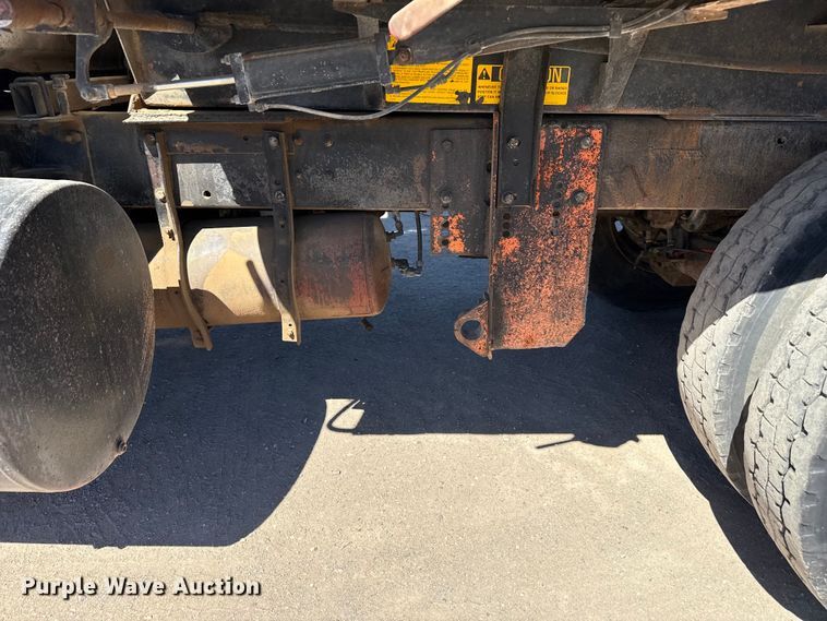 image for item DZ5339 1982 Mack R686ST dump truck
