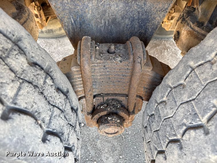 image for item DZ5339 1982 Mack R686ST dump truck