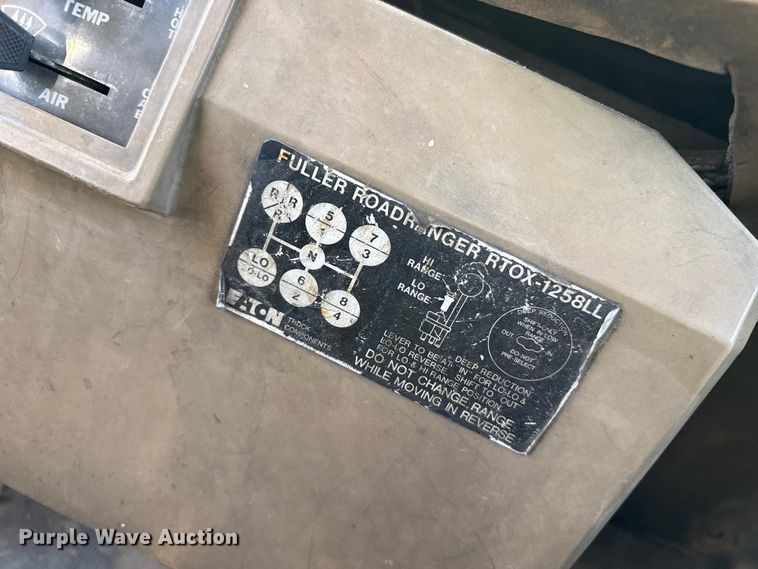 image for item DZ5339 1982 Mack R686ST dump truck