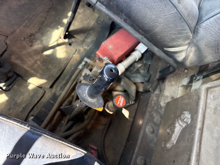 image for item DZ5339 1982 Mack R686ST dump truck