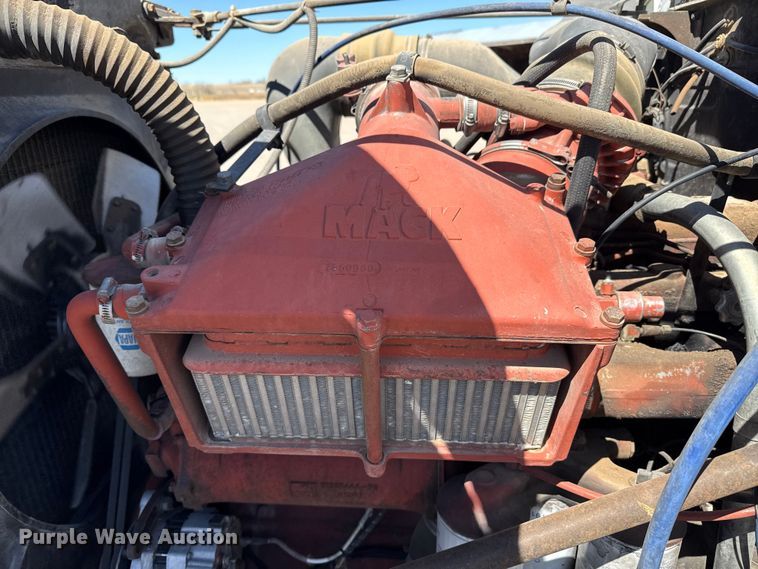 image for item DZ5339 1982 Mack R686ST dump truck