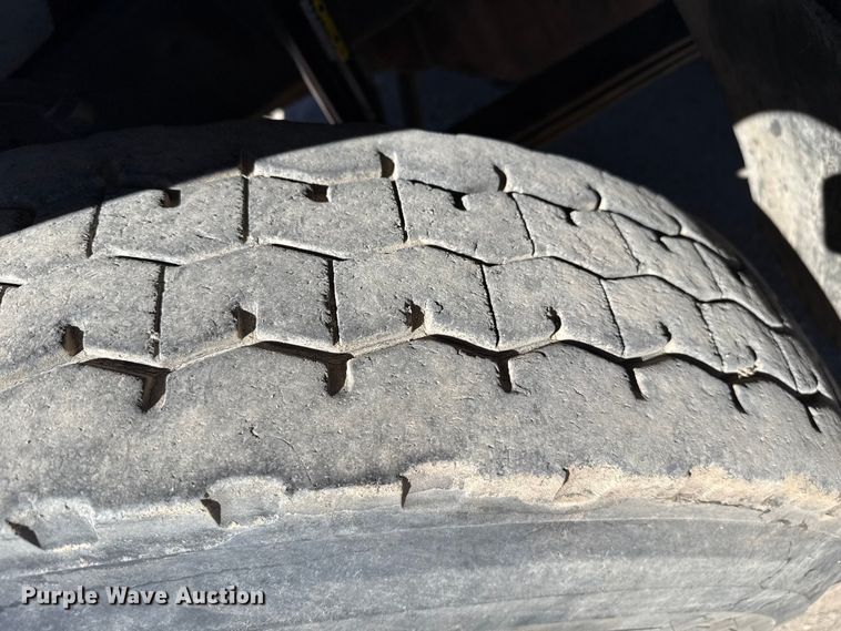 image for item DZ5339 1982 Mack R686ST dump truck