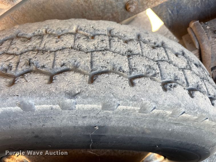 image for item DZ5339 1982 Mack R686ST dump truck