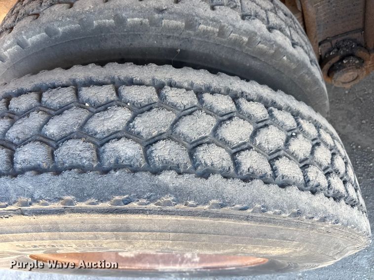 image for item DZ5339 1982 Mack R686ST dump truck