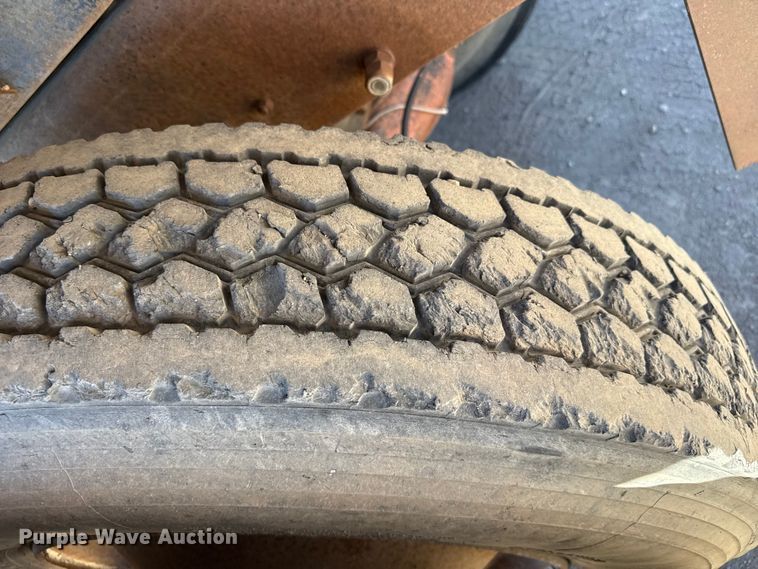 image for item DZ5339 1982 Mack R686ST dump truck