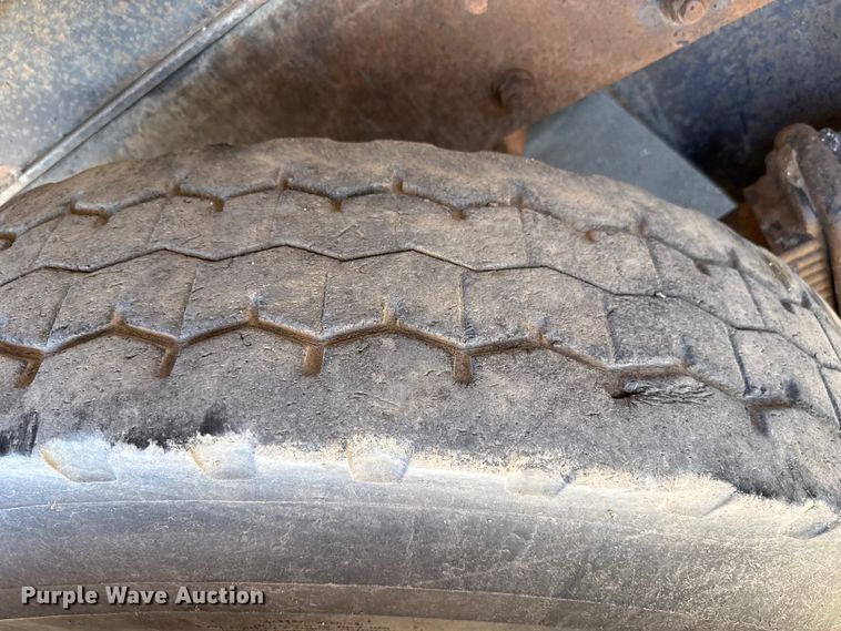 image for item DZ5339 1982 Mack R686ST dump truck