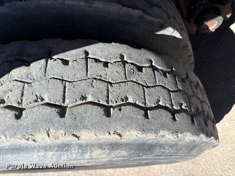 image for item DZ5339 1982 Mack R686ST dump truck