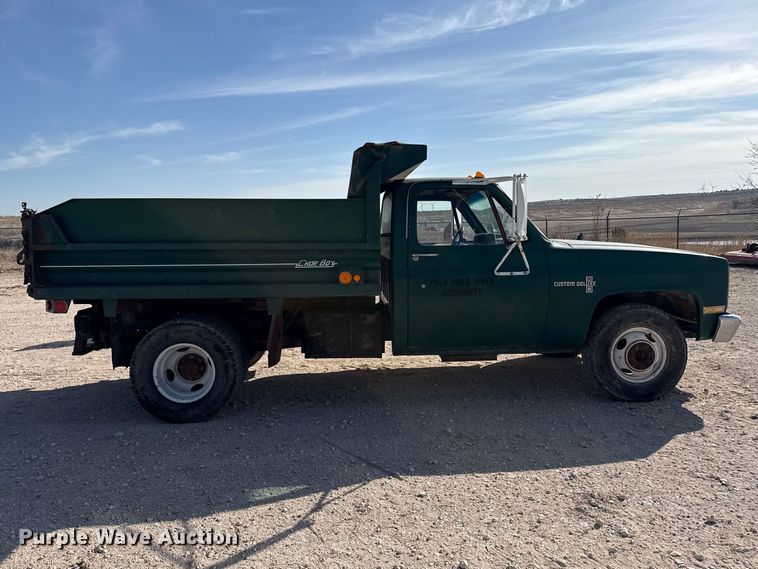 image for item DZ5355 1986 Chevrolet C30 dump truck