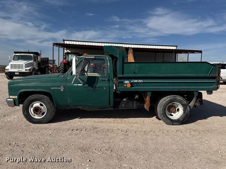image for item DZ5355 1986 Chevrolet C30 dump truck
