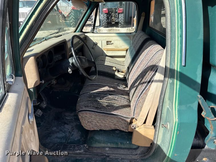 image for item DZ5355 1986 Chevrolet C30 dump truck