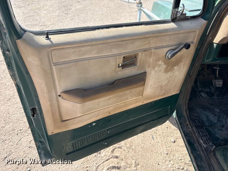 image for item DZ5355 1986 Chevrolet C30 dump truck