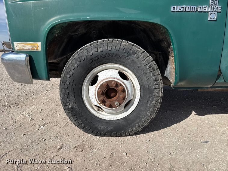 image for item DZ5355 1986 Chevrolet C30 dump truck