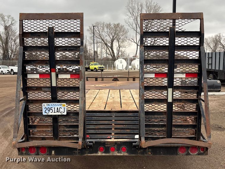 image for item EA4717 2010 PJ Deckover equipment trailer