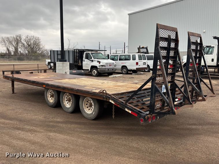 image for item EA4717 2010 PJ Deckover equipment trailer