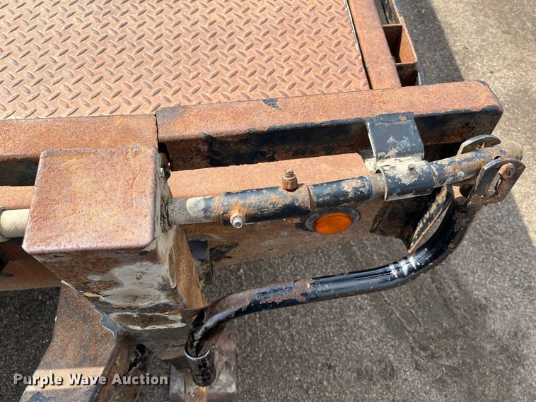 image for item EA4717 2010 PJ Deckover equipment trailer