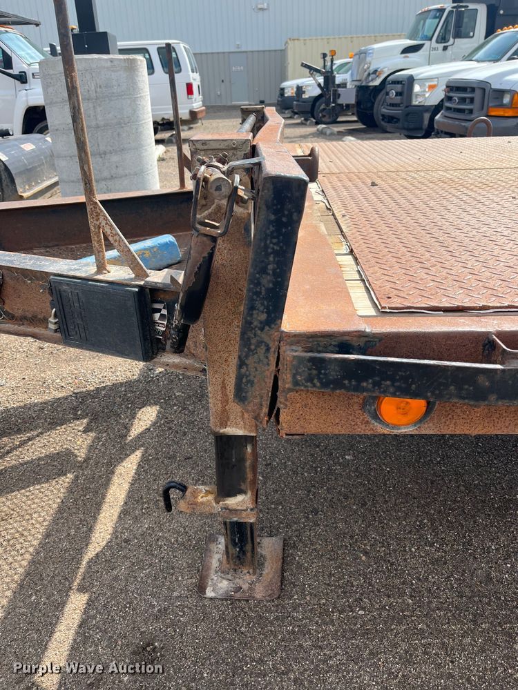 image for item EA4717 2010 PJ Deckover equipment trailer