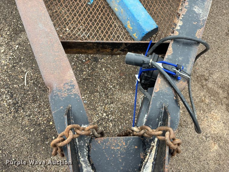 image for item EA4717 2010 PJ Deckover equipment trailer