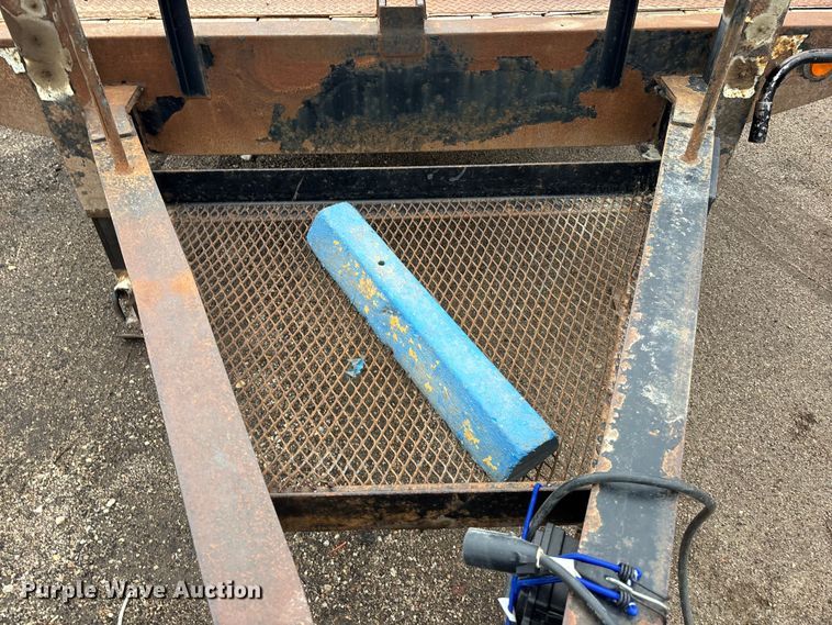 image for item EA4717 2010 PJ Deckover equipment trailer