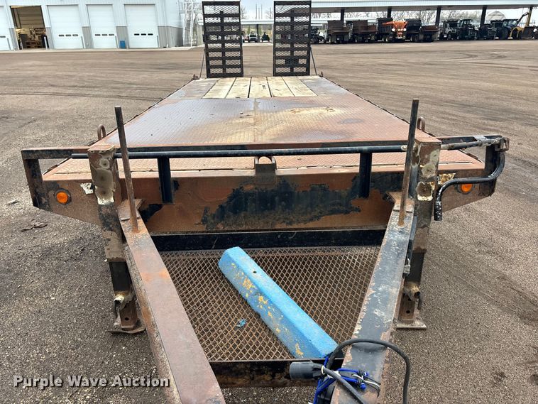 image for item EA4717 2010 PJ Deckover equipment trailer