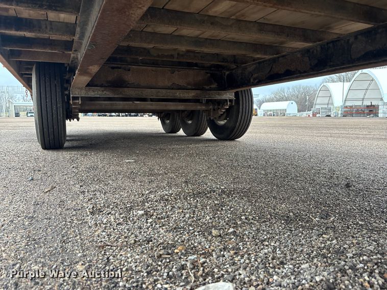 image for item EA4717 2010 PJ Deckover equipment trailer