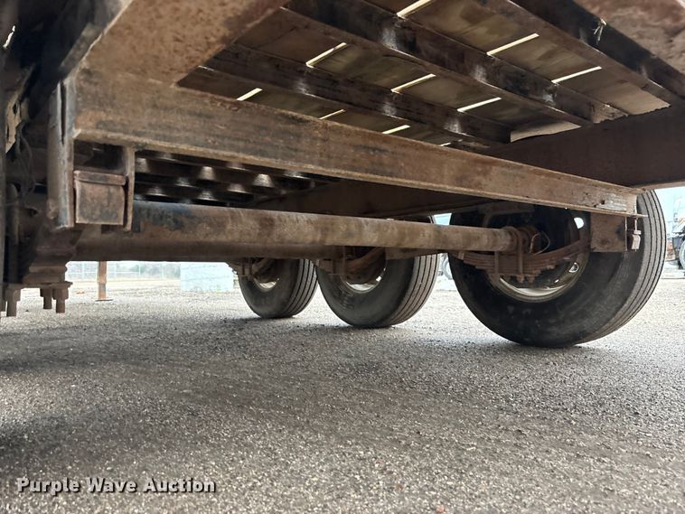 image for item EA4717 2010 PJ Deckover equipment trailer